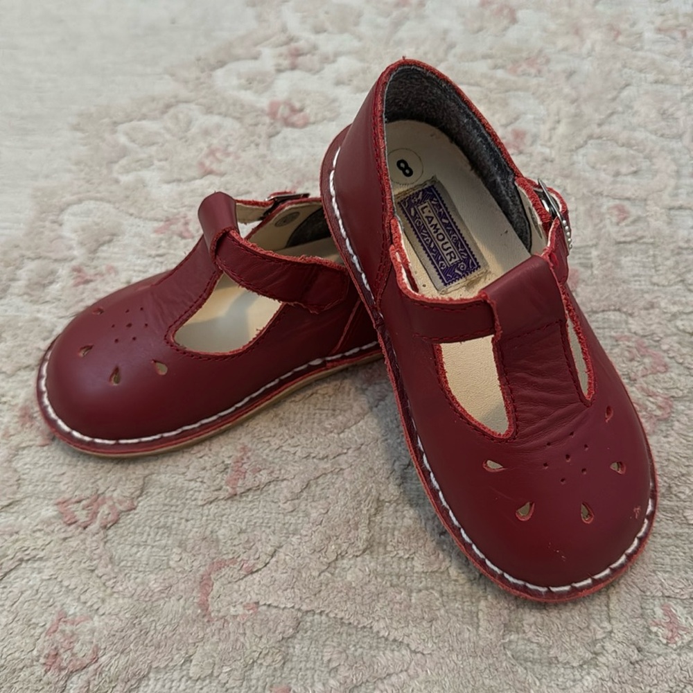 L’amour t-strap shoes red size 8